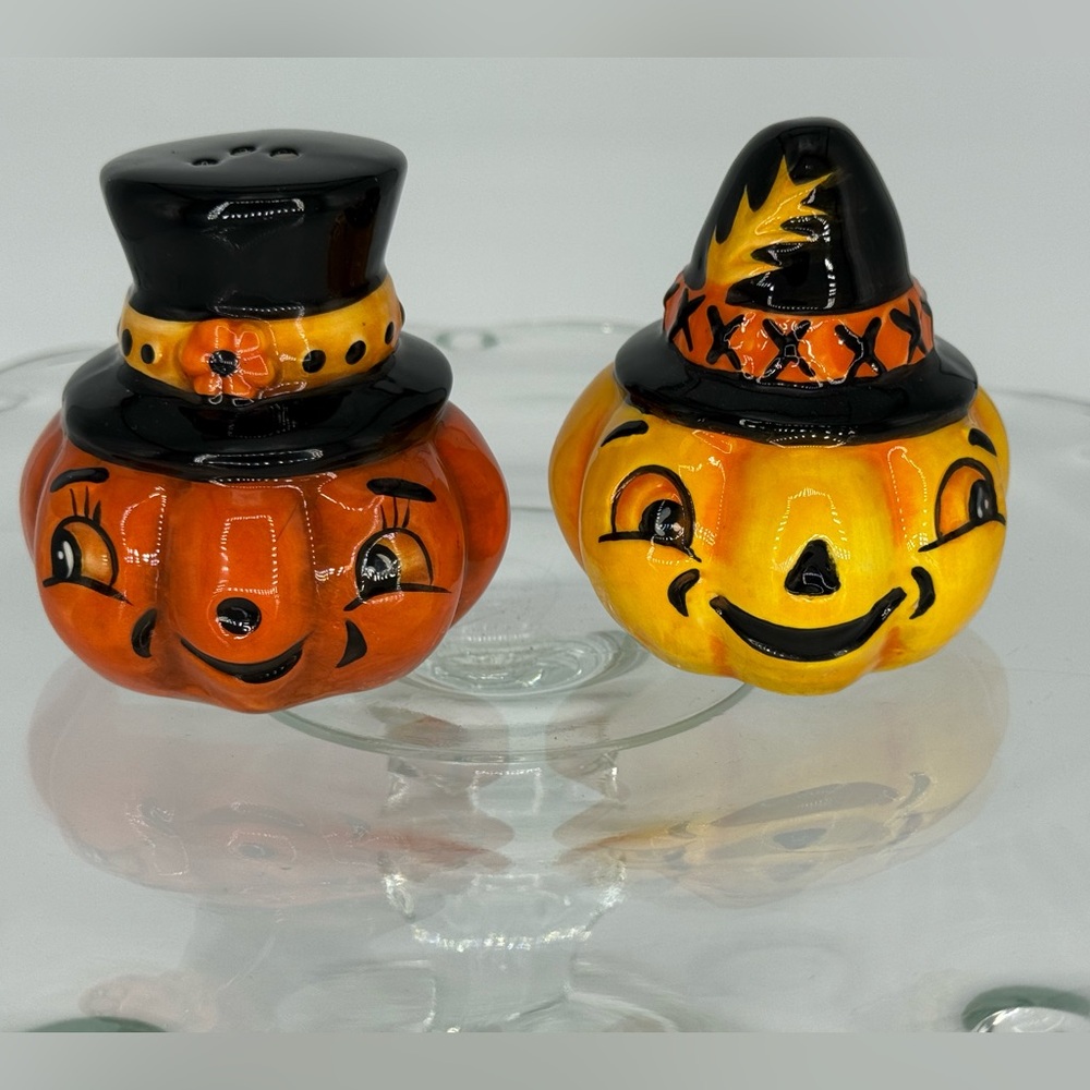 Ceramic Pumpkin Shaker Set with Hats